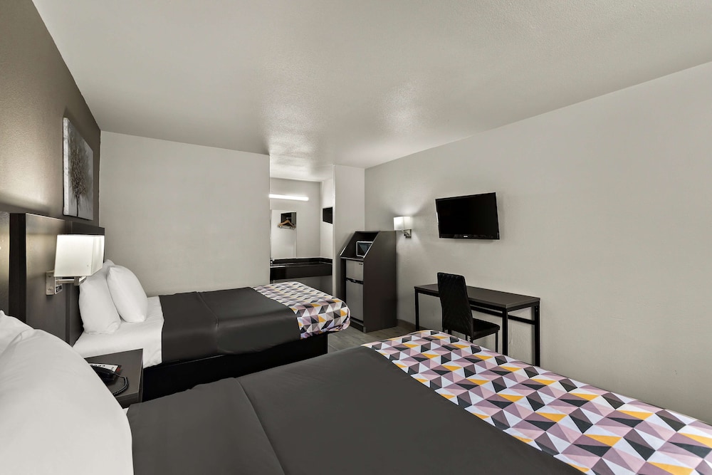 Room, 2 Double Beds - Photo 2