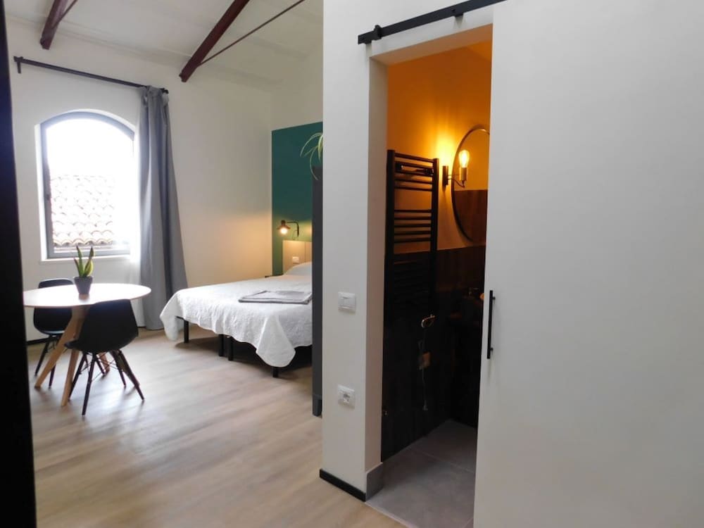 Studio, Accessible