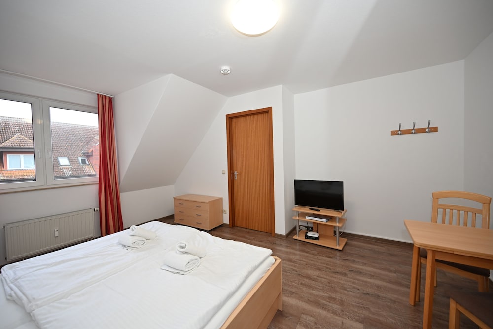 Studio, 1 Double Bed, Non Smoking, Courtyard Area photo 3