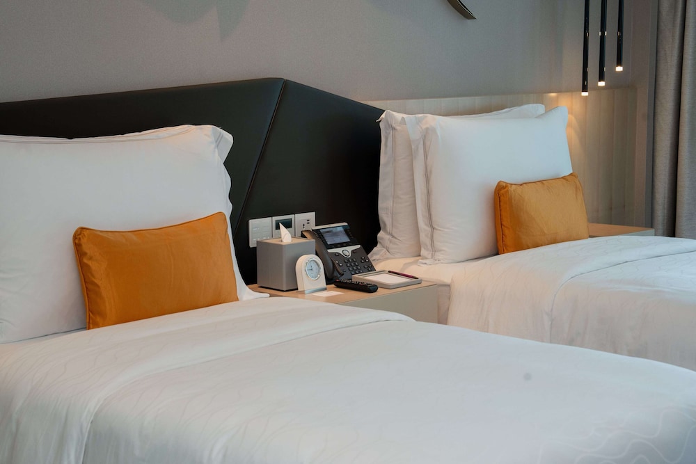 Club Twin Room (Skyline) photo 2