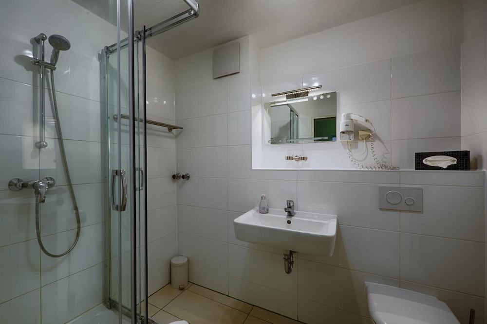 Double Room, 1 Queen Bed, Non Smoking photo 3