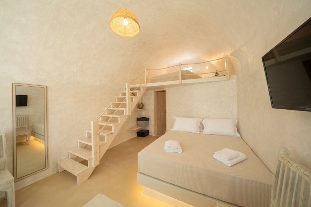 Luxury Duplex, Jetted Tub, Courtyard View