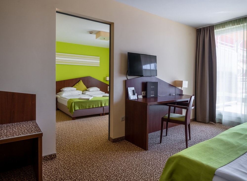 Deluxe Apartment, 2 Queen Beds, Non Smoking