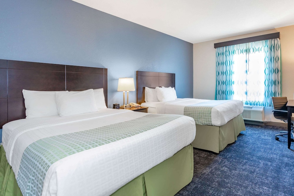 Deluxe Suite, 2 Queen Beds, Non Smoking - Photo 3