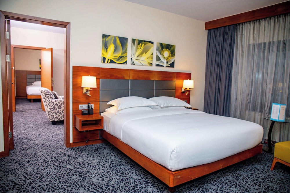 King One Bedroom Suite thumbnail 5