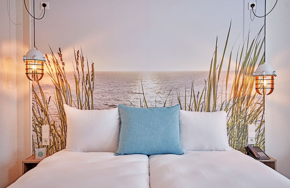 Comfort Double or Twin Room, 1 King Bed, Sea View - Photo 1