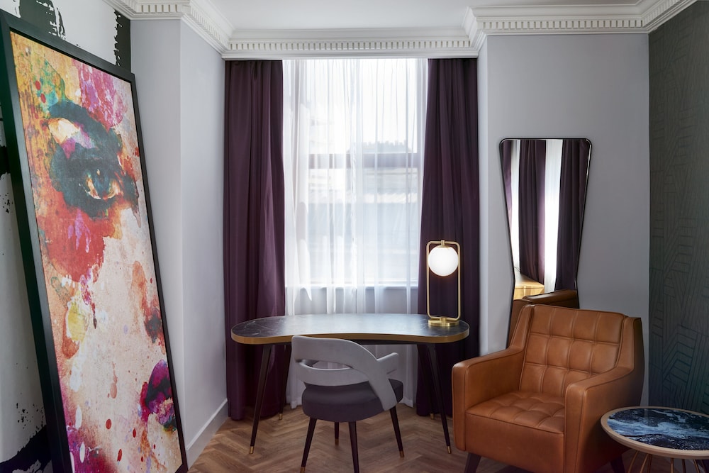Designer Executive Room - with Super King bed thumbnail 5