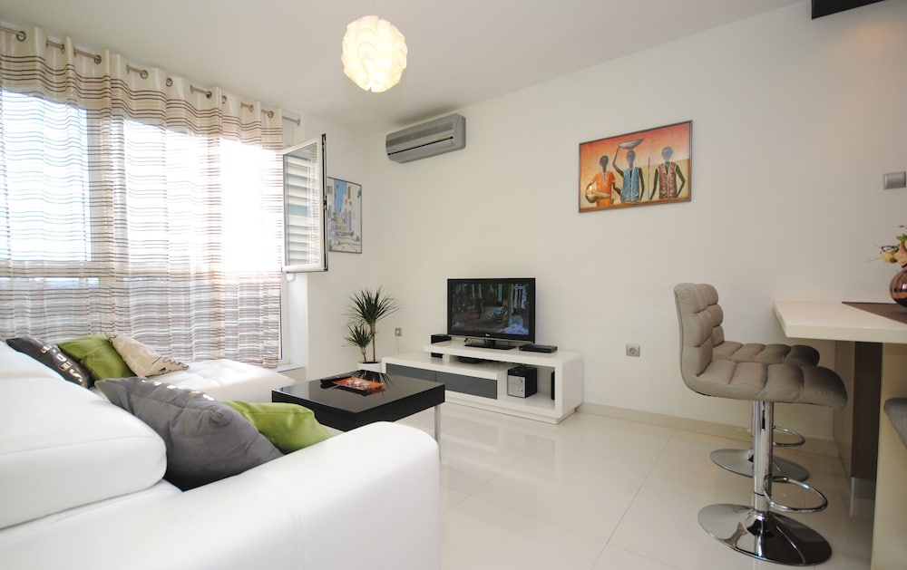 Apartment (One Bedroom Apartment)