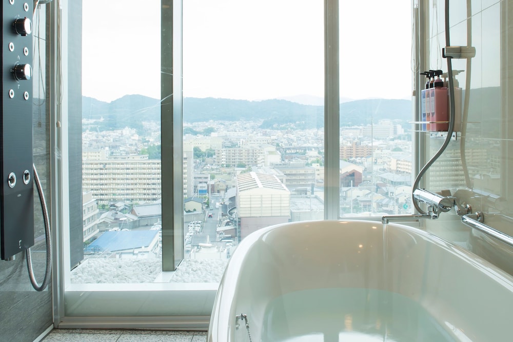 13th Floor Junior Suite, City View, Non Smoking - Photo 5