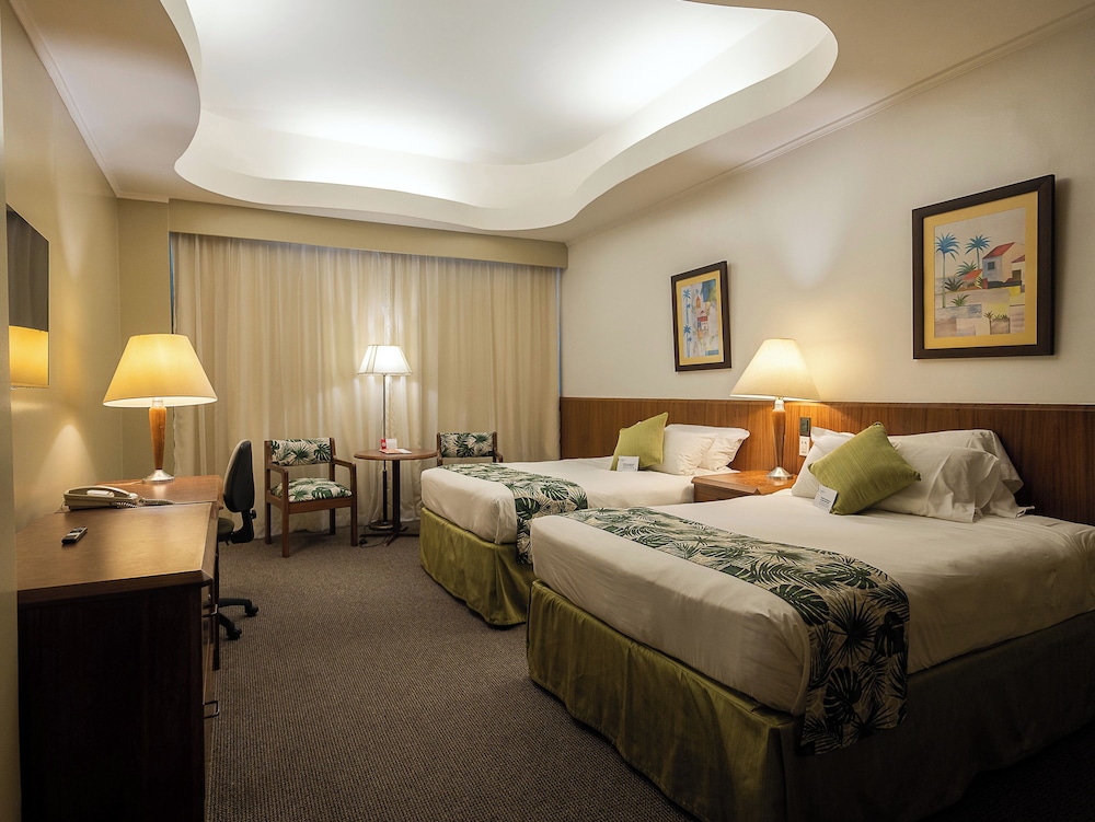 Room, 2 Double Beds - Photo 6