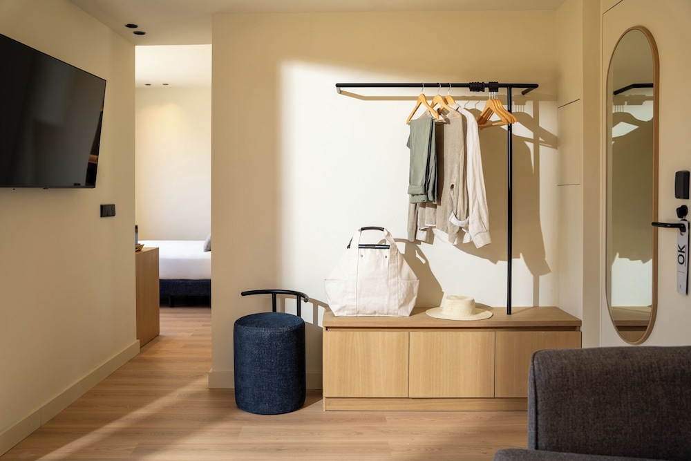 Suite - Photo 15