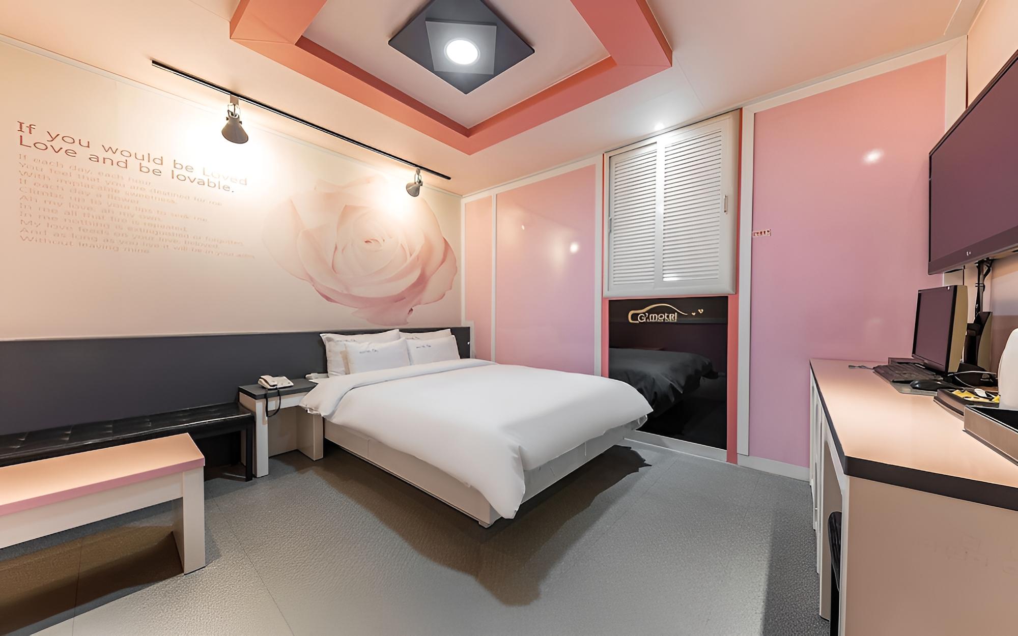 Room (General room G7 (NETFLIX available al) - Photo 8