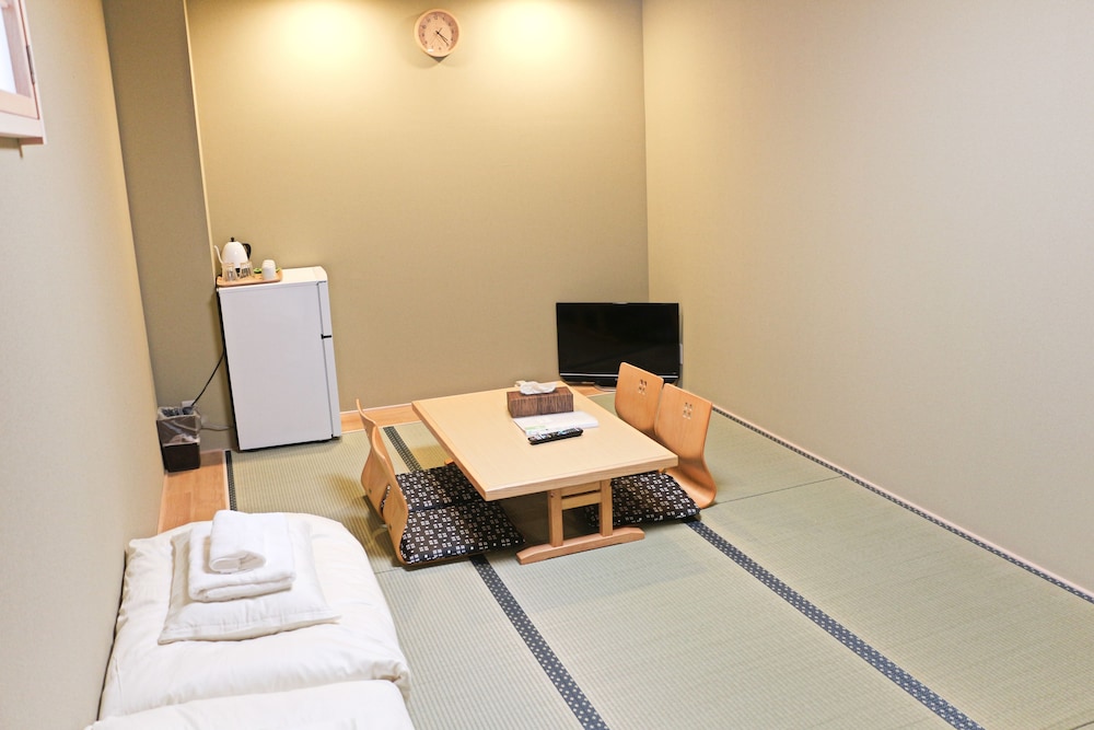 Room (404)