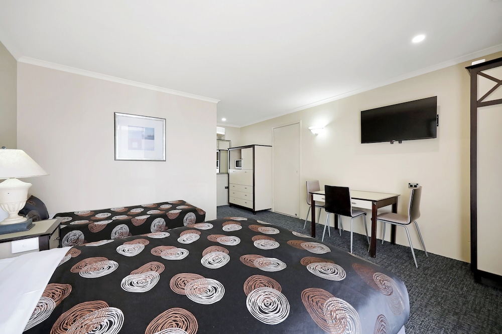 Executive Twin Room (1 Queen & 1 Single Beds) photo 3