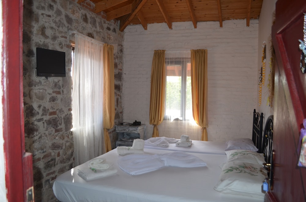Standard Triple Room - Photo 1