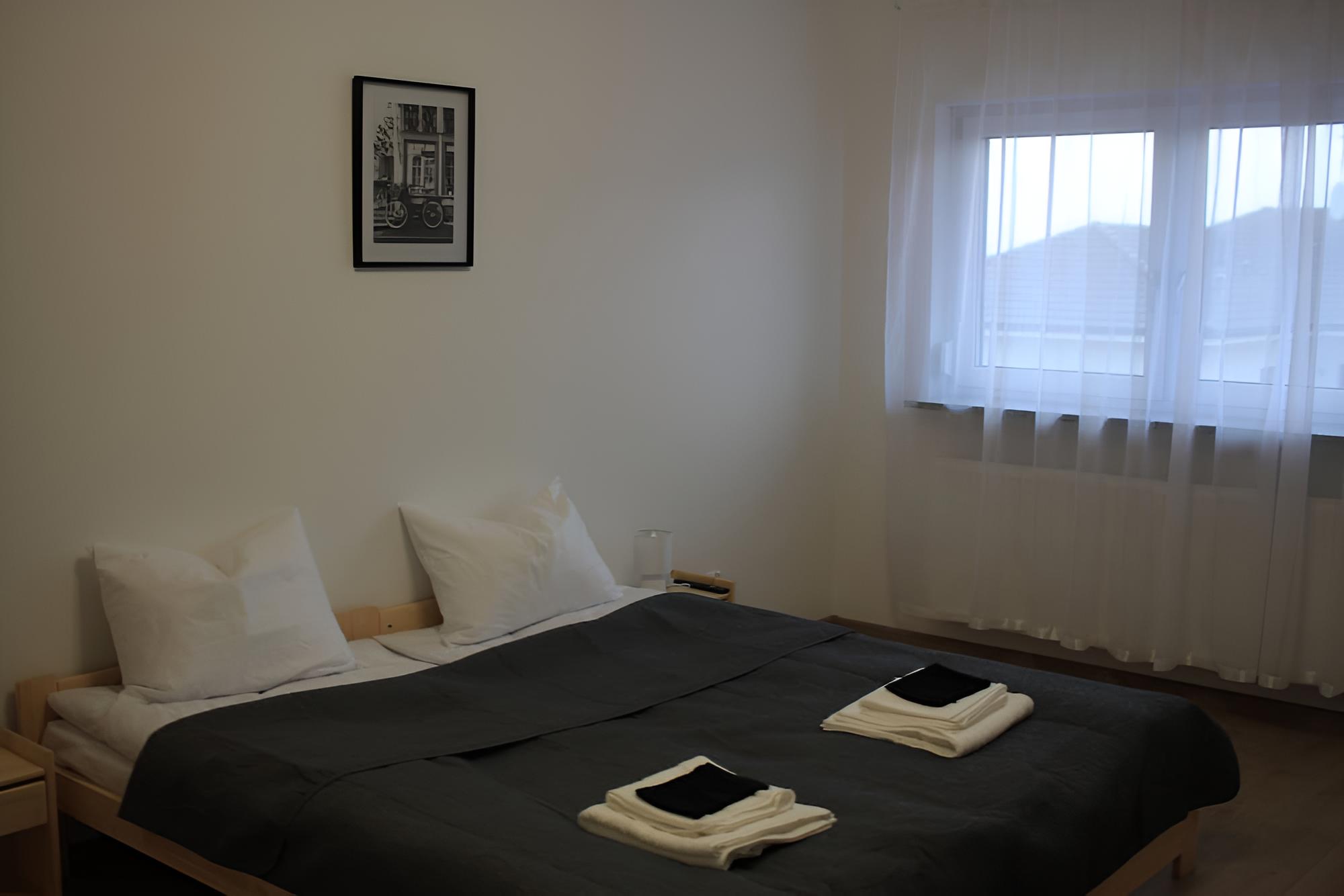 Economy Triple Room photo 2