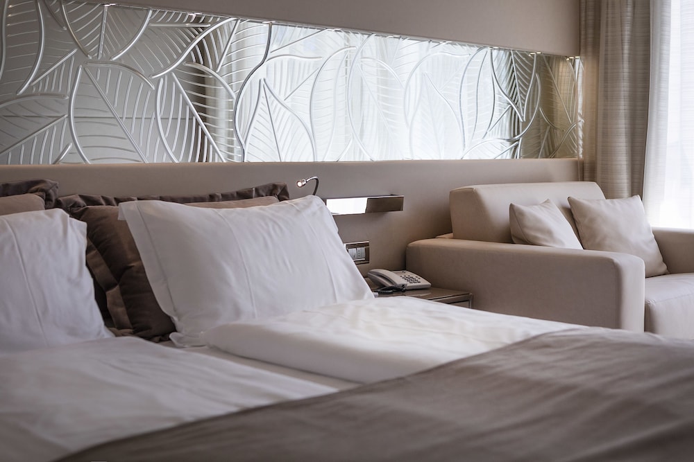 Junior Suite, partial lake photo 2