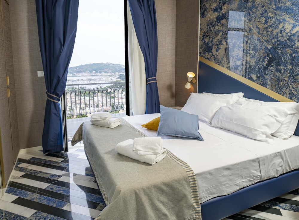 Superior Room, 1 Double Bed, Sea View - Photo 2