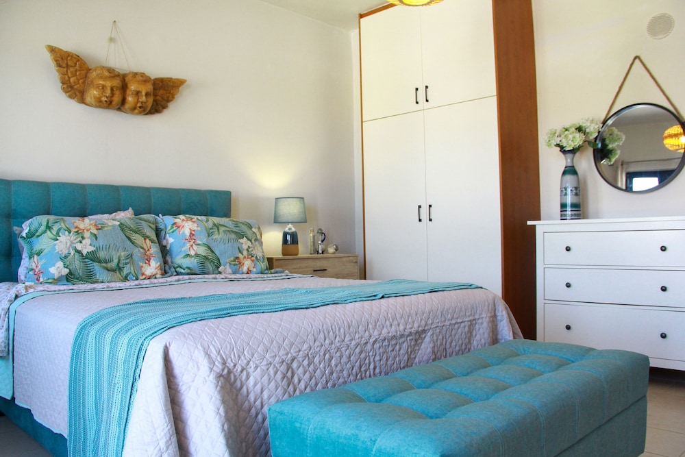 Comfort Villa, Sea View, Poolside