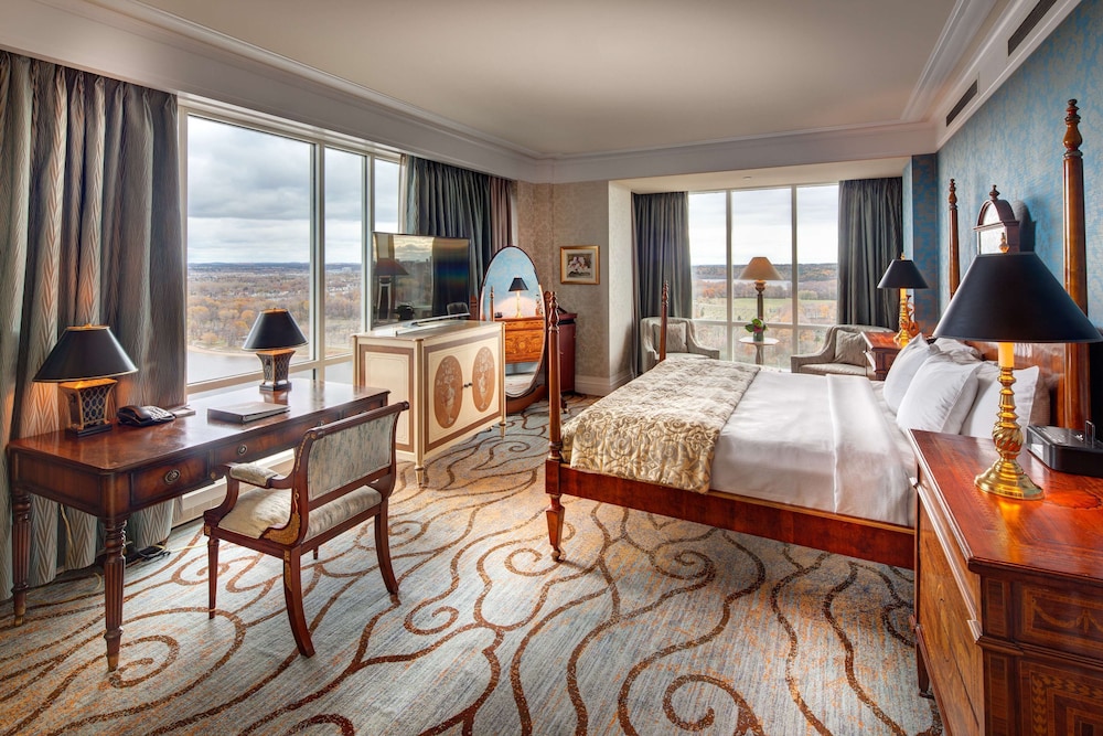 Suite - Photo 3