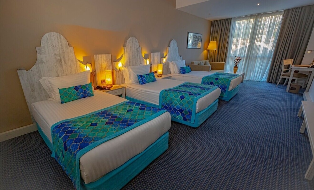 Room, 3 Twin Beds, Non Smoking (Large Triple) - Photo 1