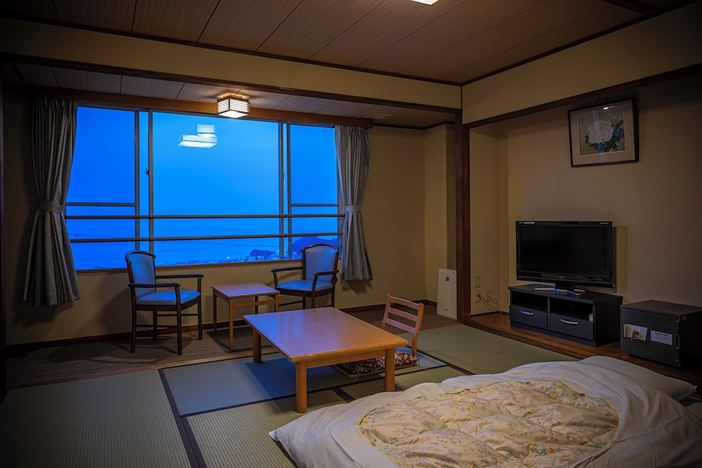 Japanese Room With Shared Washroom- Quadruple