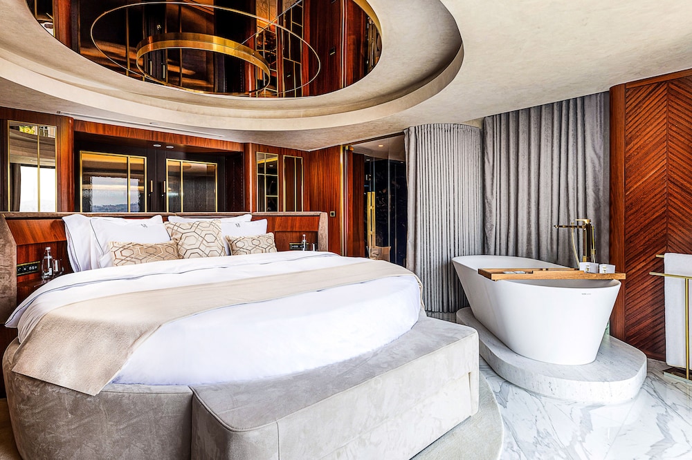 The Maestro Penthouse photo 2