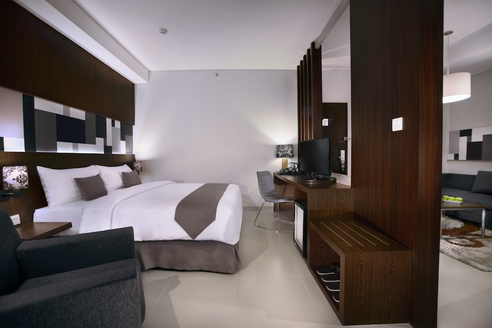 Suite - Photo 1