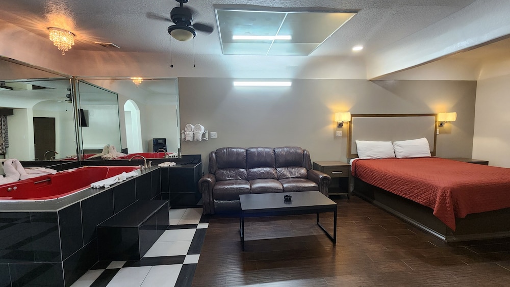 Presidential Suite, 1 King Bed, Smoking, Hot Tub