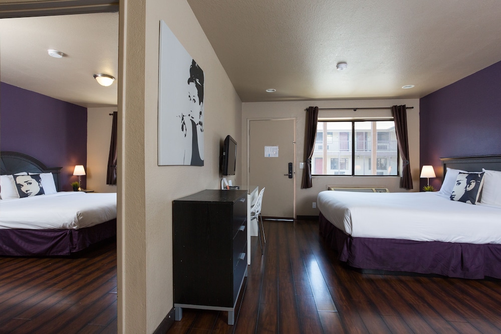 Suite, Multiple Beds photo 1