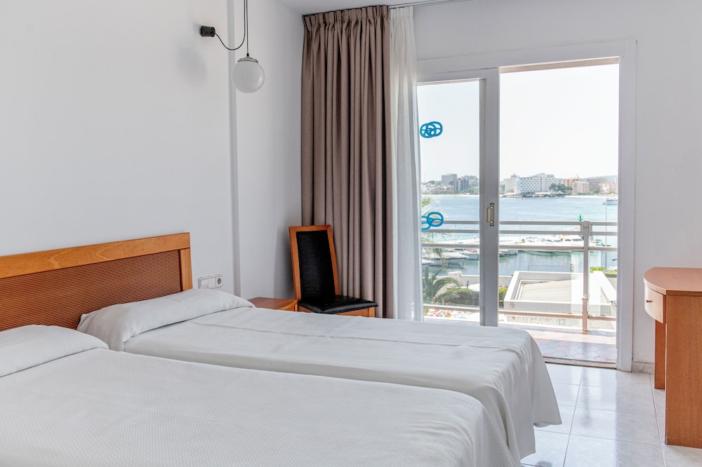 Standard Apartment, 2 Bedrooms, Sea View (2 Adults + 1 Child)