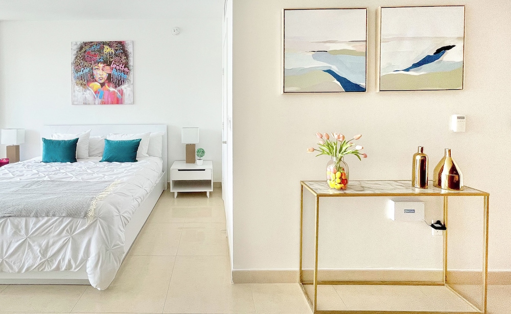 Business Studio Suite, 1 Queen, Balcony, City/River ViewÂ 3505
