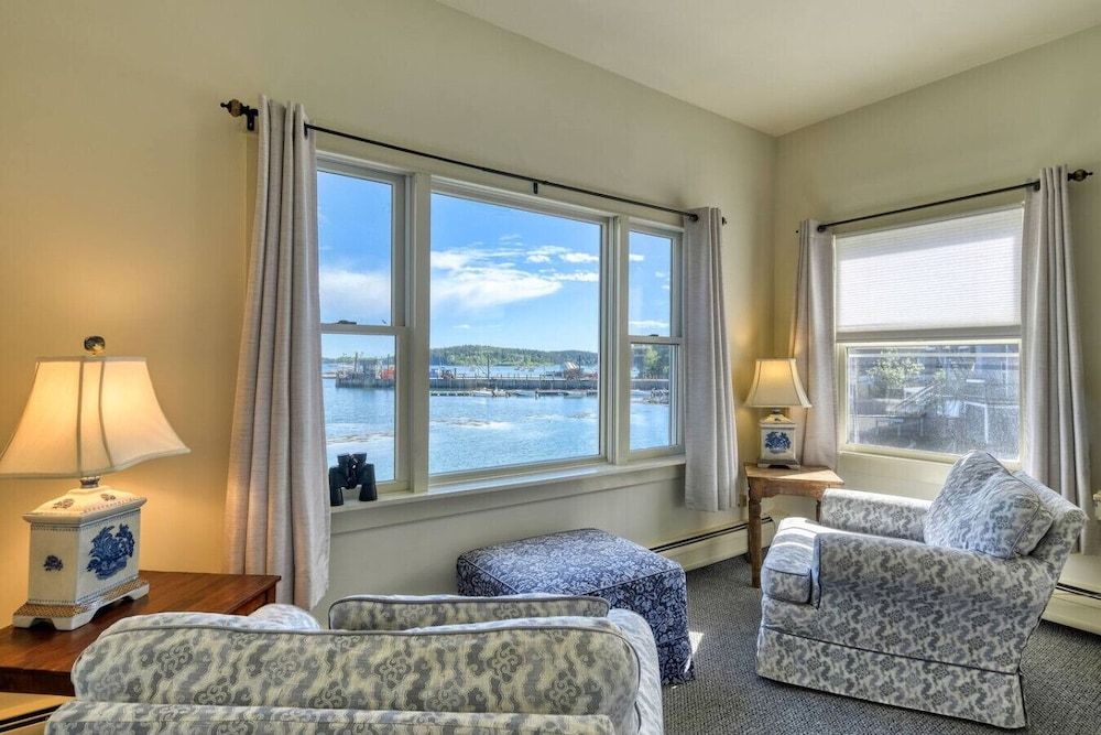 Double Room, 1 Queen Bed, Sea View (The Timberwind) photo 3