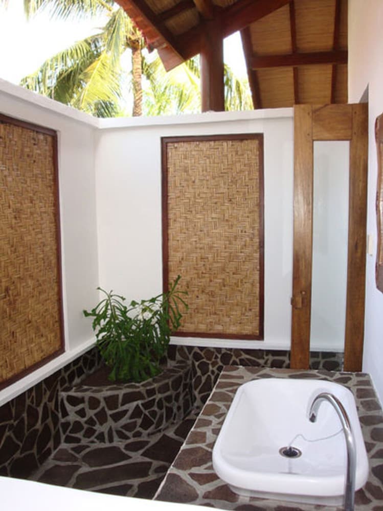 Standard Double Room (No Hot Water In Showers/Bathroom) photo 3