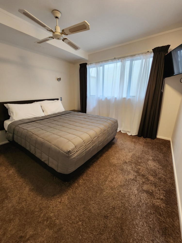Basic Suite, 1 Queen Bed, Accessible, Non Smoking photo 1