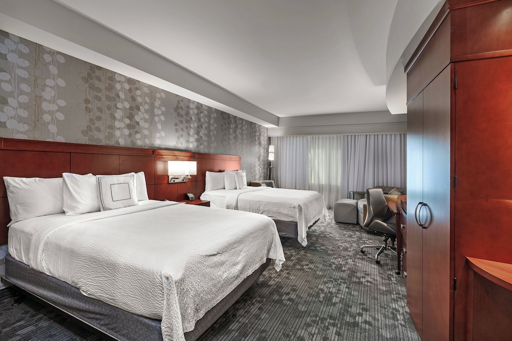 Room, 2 Queen Beds - Photo 1