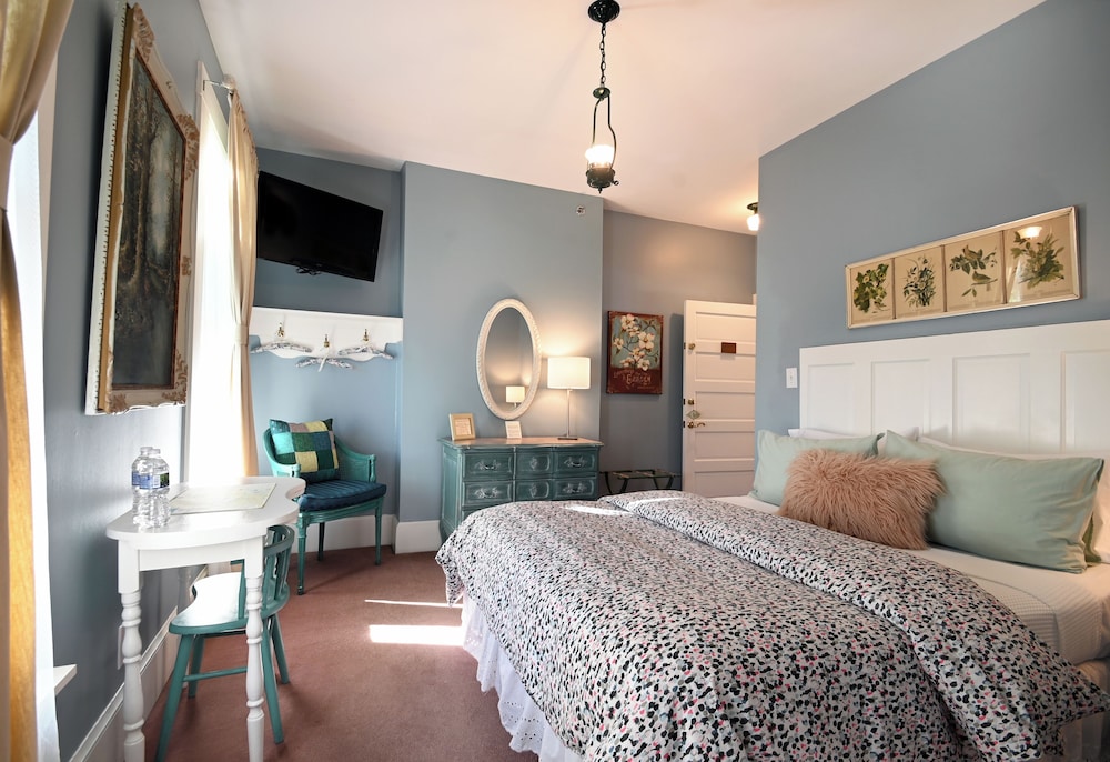 Courtney  Suite photo 1