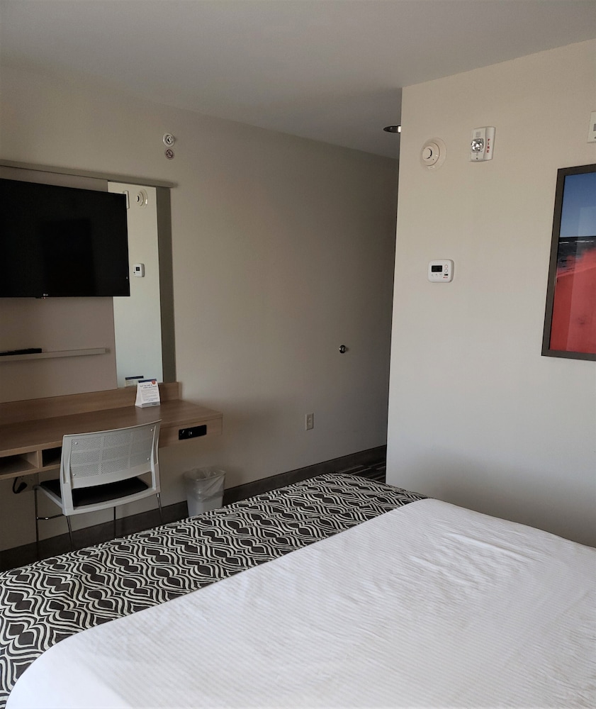 Studio Suite, 1 Queen Bed, Accessible, Non Smoking photo 3