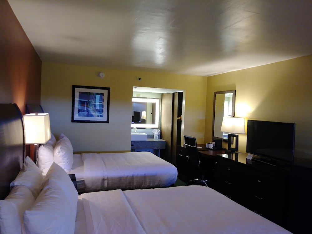 Room, 2 Double Beds, Non Smoking (Efficiency) - Photo 4