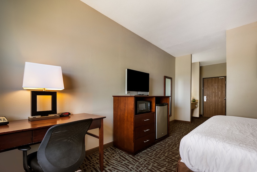 Standard Room, 2 Queen Beds, Non Smoking, Refrigerator & Microwave (Larger Room) - Photo 4