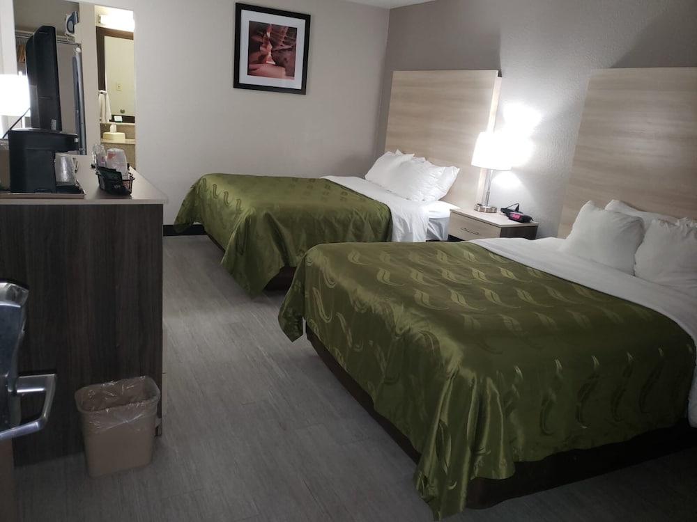 Standard Room, 2 Queen Beds, Smoking - Photo 3