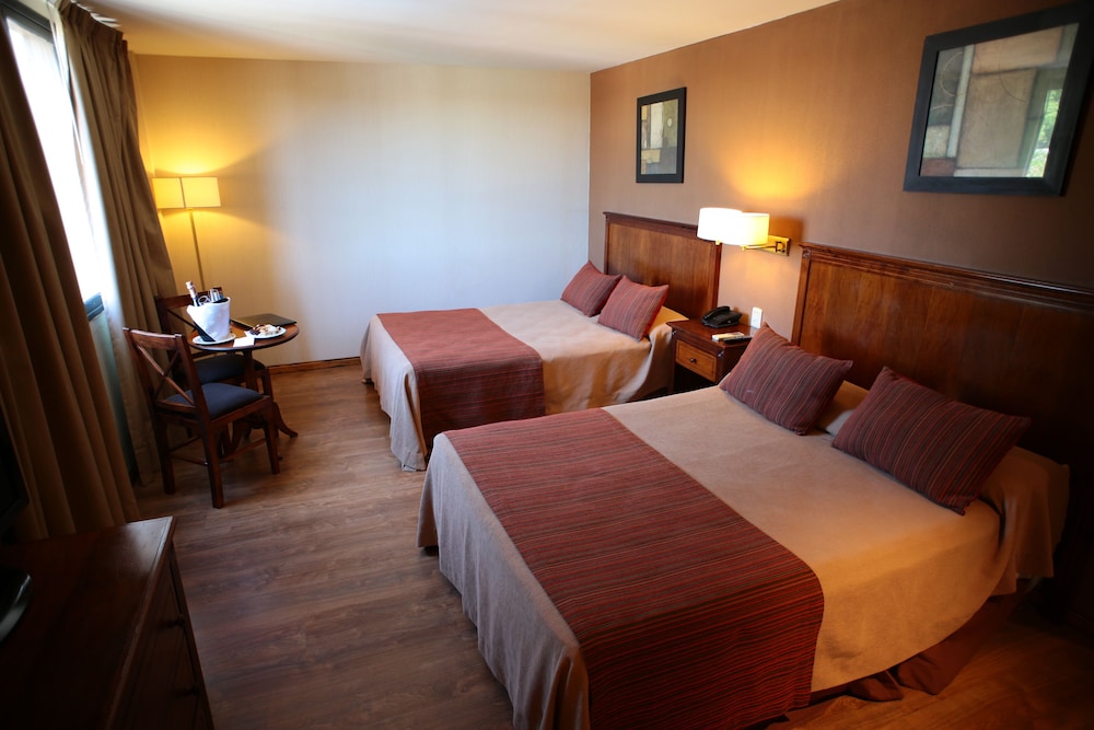 Classic Room, 2 Queen Beds photo 2