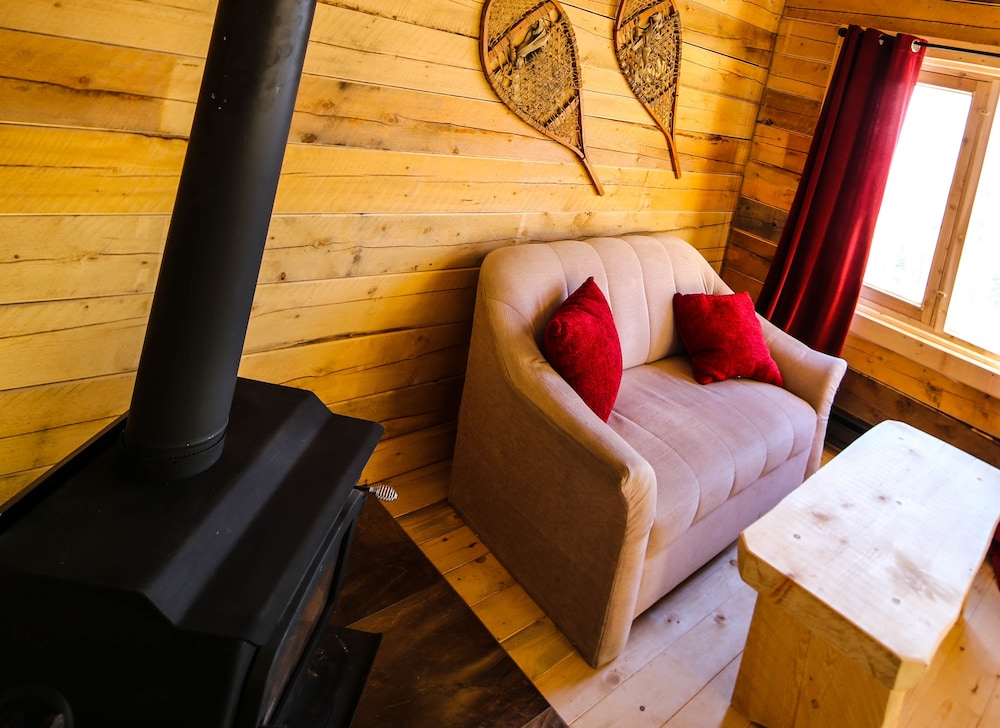 Deluxe Chalet, 1 Queen Bed, River View photo 1