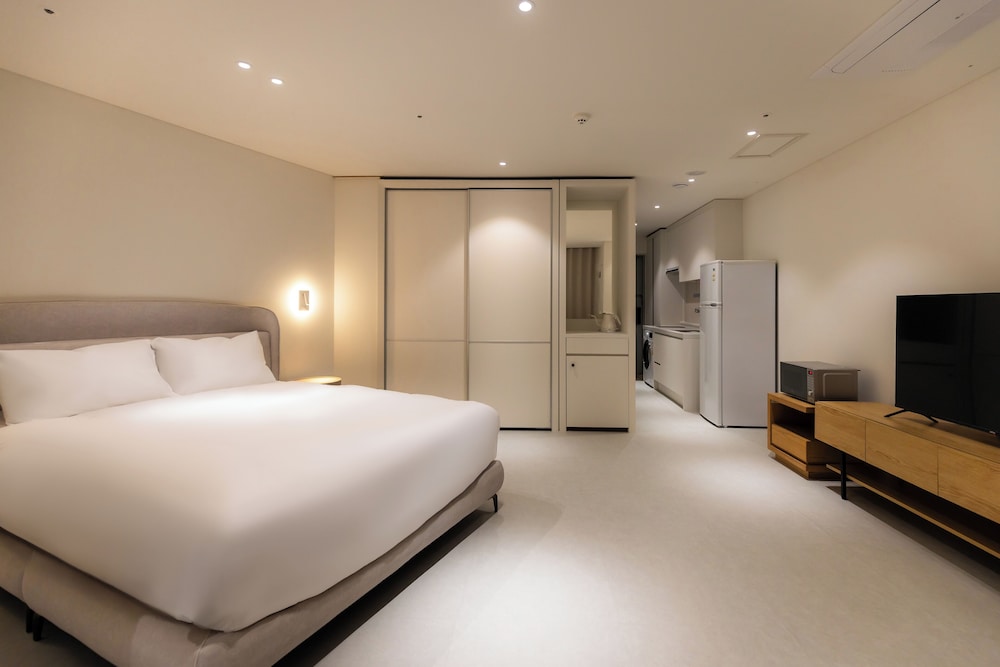 Corner Double Room