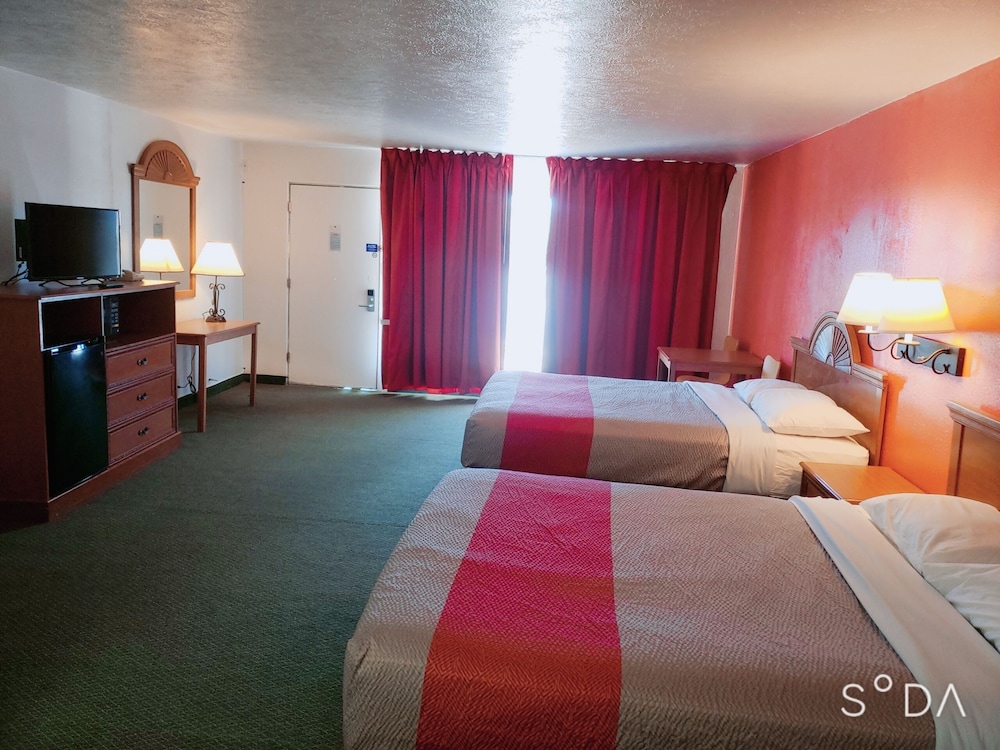 Standard Room, 2 Queen Beds, Accessible, Non Smoking - Photo 5