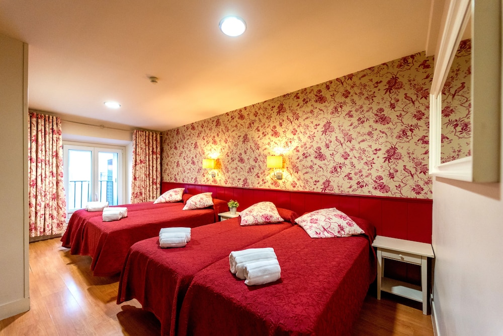 City Quadruple Room - Photo 1