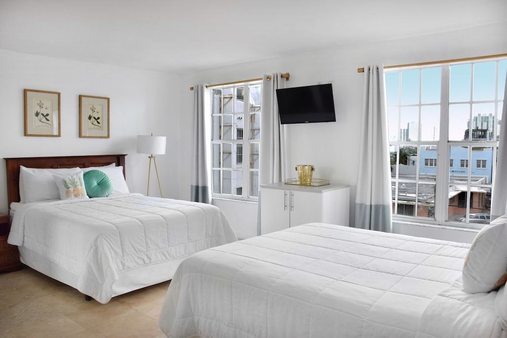 Signature Room, 1 King Bed, Ocean View - Photo 4