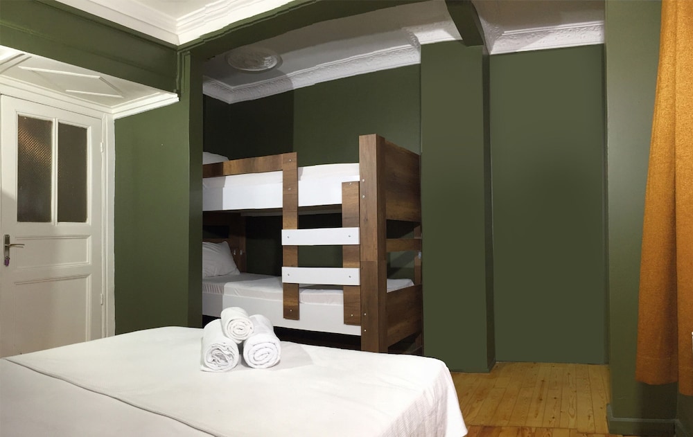 Superior Quadruple Room photo 2