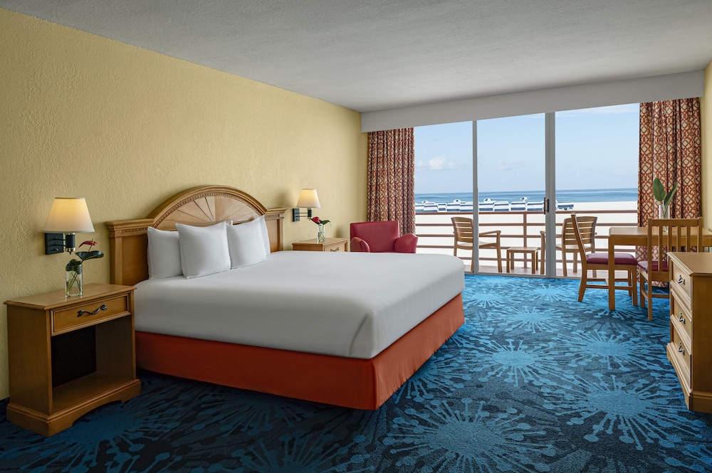 Beachfront w/ Balcony 1 King Bed