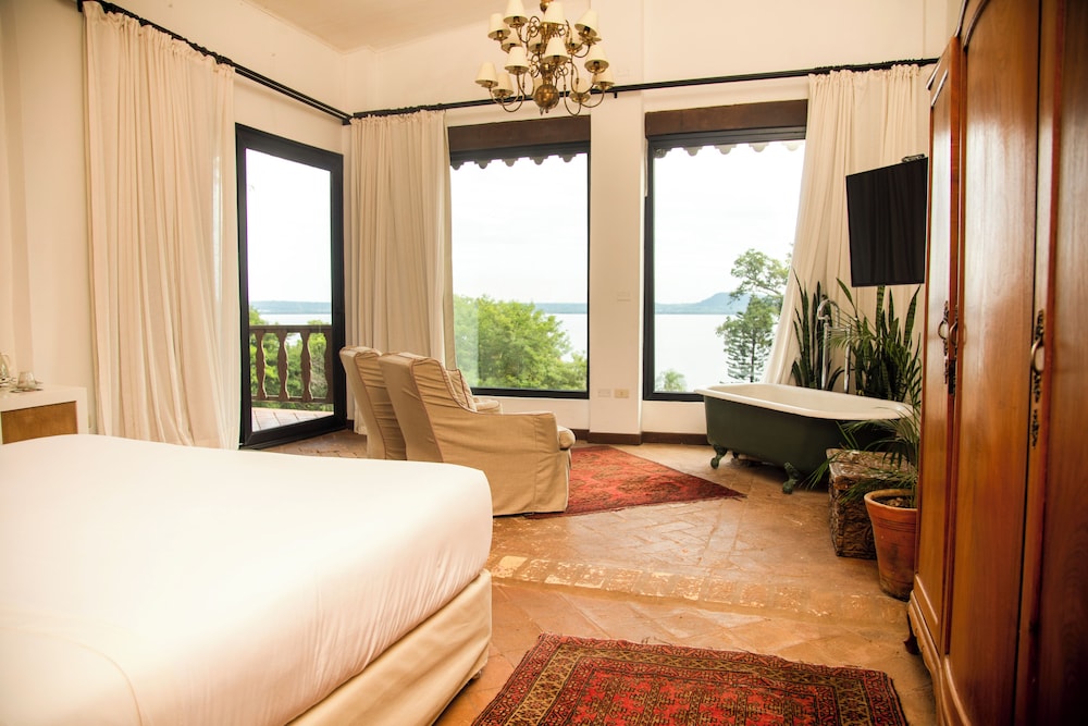 Deluxe Suite, Lake View photo 1